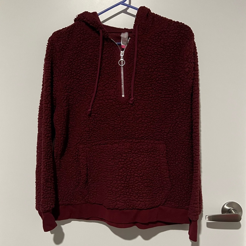 No Boundaries Maroon puffy cotton pull over. Large fit.